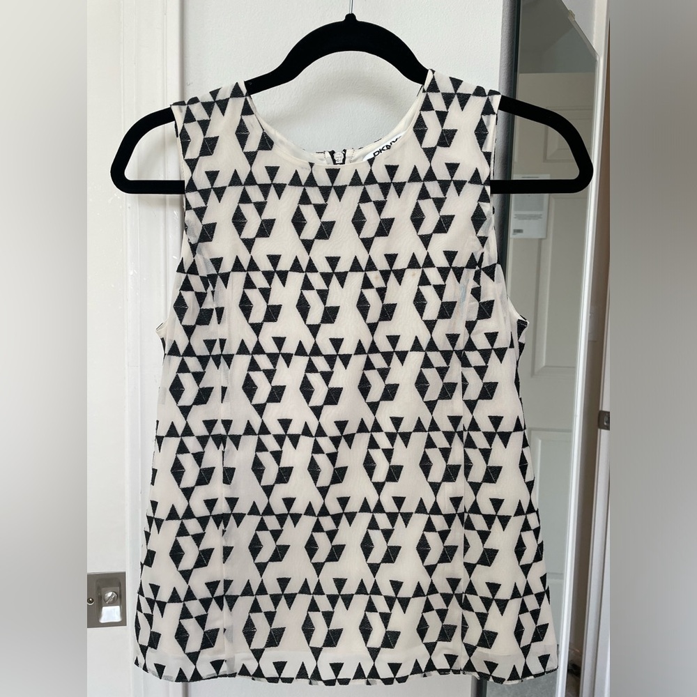 DKNYC Geometric Top Size 2